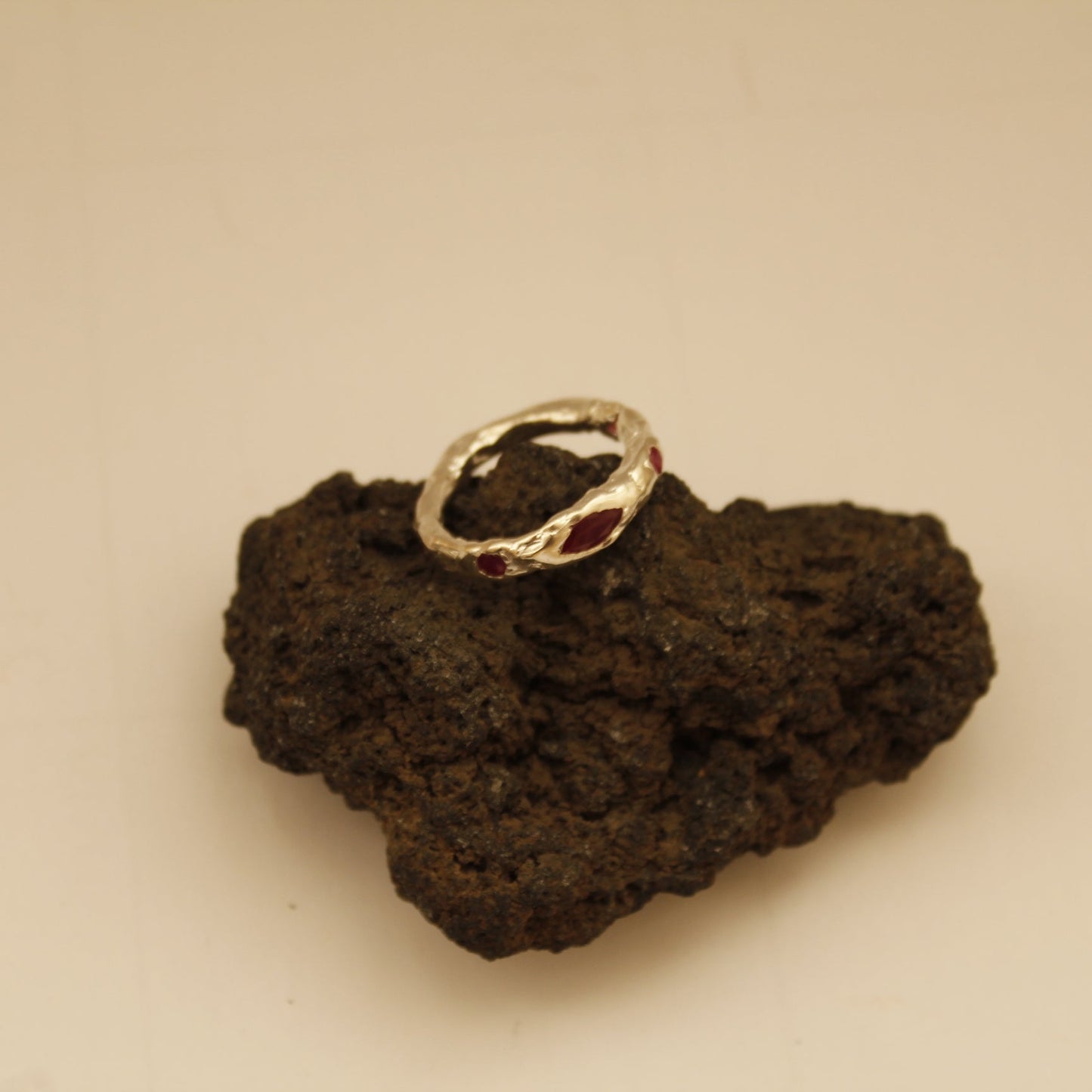 Fishy Rough Ring - 5 Stones